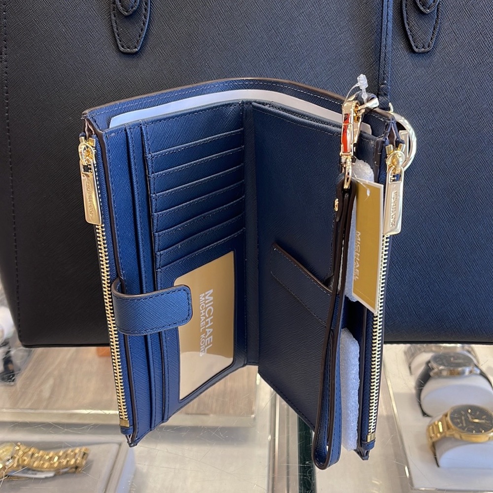 MICHAEL KORS LARGE DOUBLE ZIP WRISTLET WALLET PHONE CASE 
Navy 
NWT - Picture 7 of 16